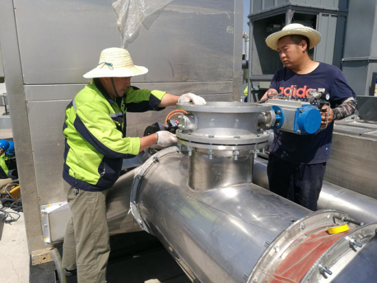 “烈日當(dāng)空,干活依然不放松”——記維珂瑞北京藥廠安裝現(xiàn)場(chǎng) “烈日當(dāng)空,干活依然不放松”——記維珂瑞北京藥廠安裝現(xiàn)場(chǎng)